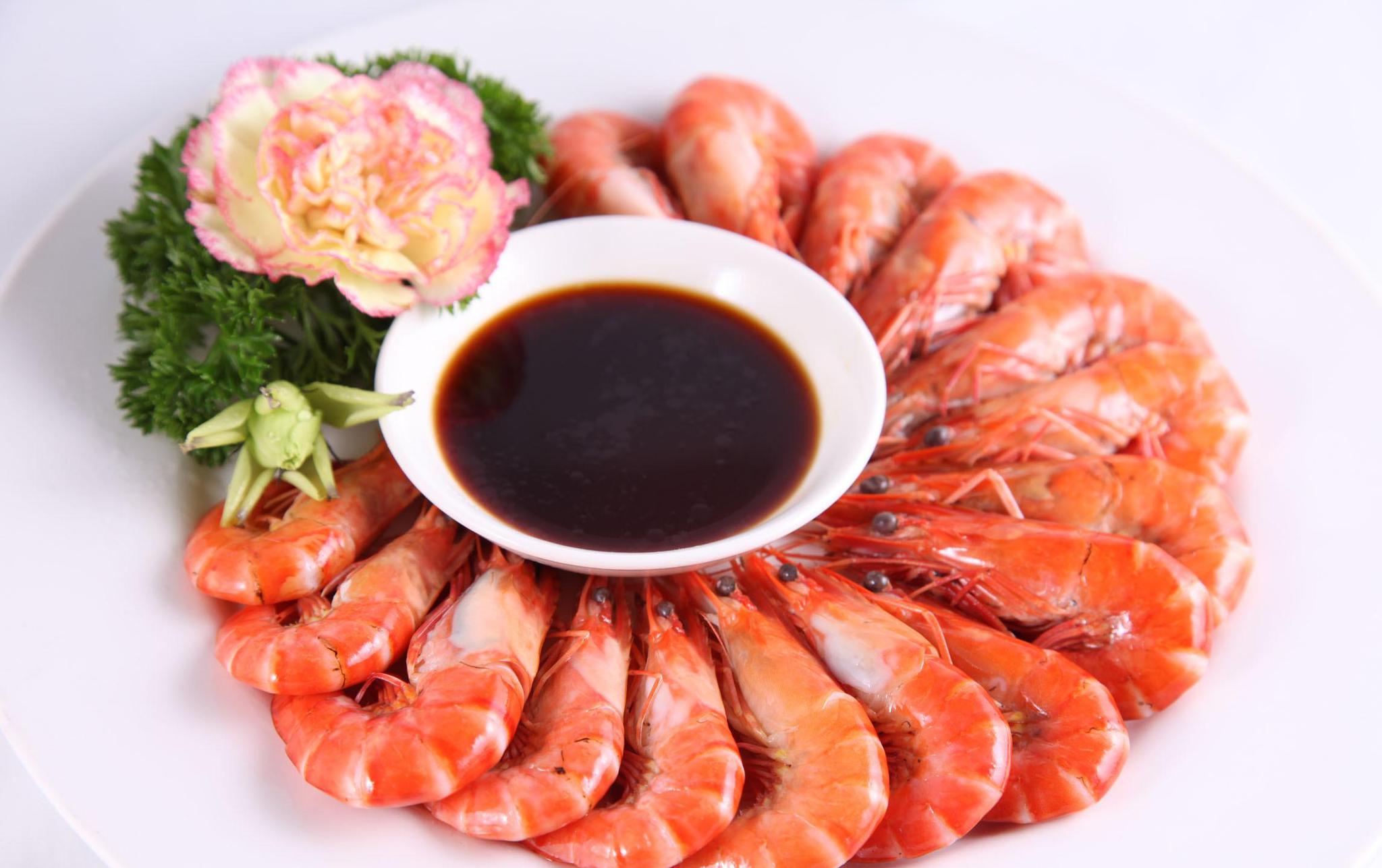 水煮虾到底冷水还是热水煮这一步很多人做错难怪虾肉老又柴