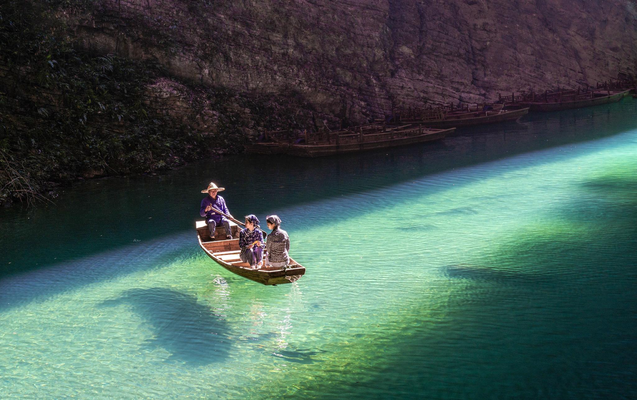 中国的仙本那湖北鹤峰屏山峡谷碧水荡漾