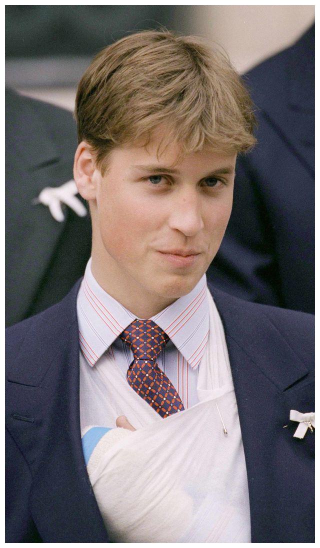 鲜衣怒马少年时威廉王子年轻时的真白马王子造型风靡万千少女