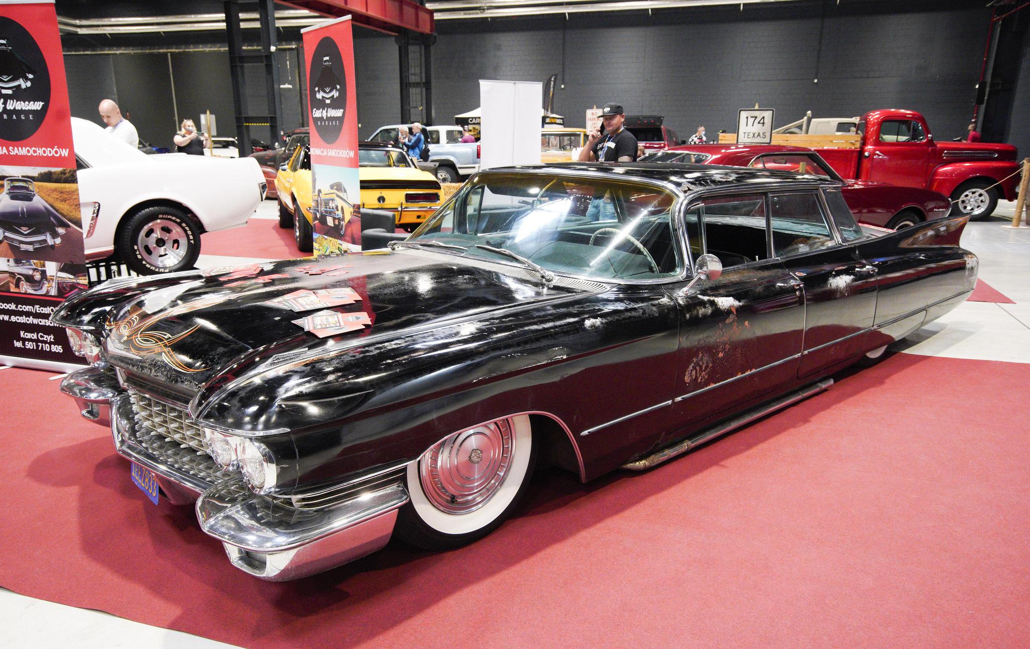 这是9月12日在波兰华沙的老爷车展上拍摄的一辆雪佛兰汽车.