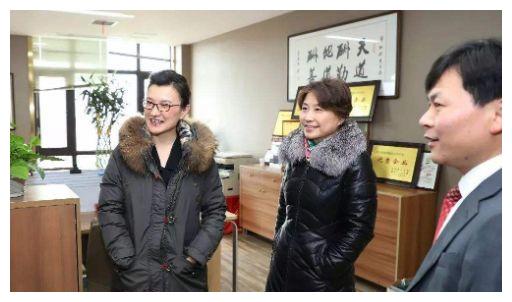 嫁大5岁同事丈夫,如今过得如何了|董倩|央视主持人|王世林_新浪新闻