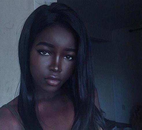 她被称"最美黑人女孩",因为长相出众,家人不敢让她单独外出