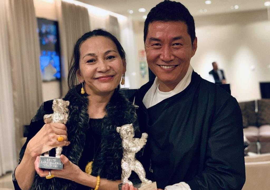 时隔18年后张世豪和豪嫂首次同框却被嘲一部剧吃一辈子
