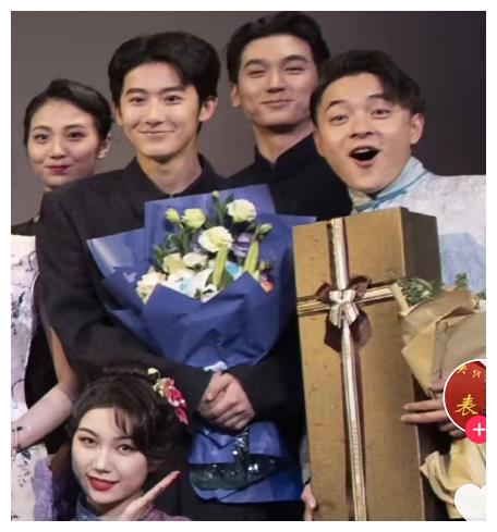 北电17级毕业合照曝光，认出了王俊凯，却没认出《棋魂》中的他休闲区蓝鸢梦想 - Www.slyday.coM