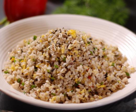 芽菜炒饭喷香爽口的做法
