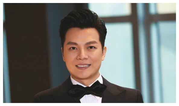 在儿子7,8岁那年,任鲁豫还带着他登上央视《越战越勇》节目,表演了