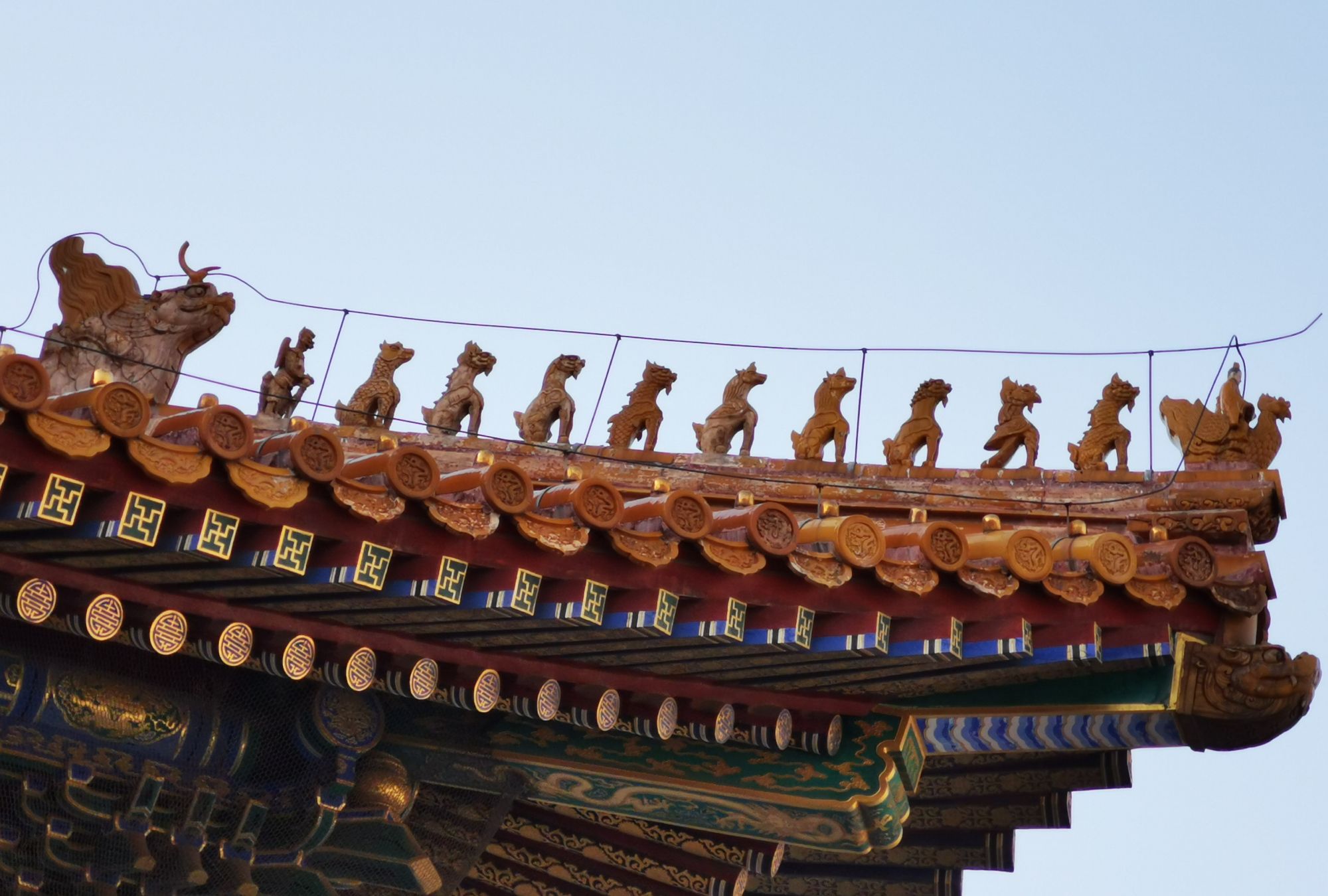 故宫太和殿周围的物件和檐脊上的小兽