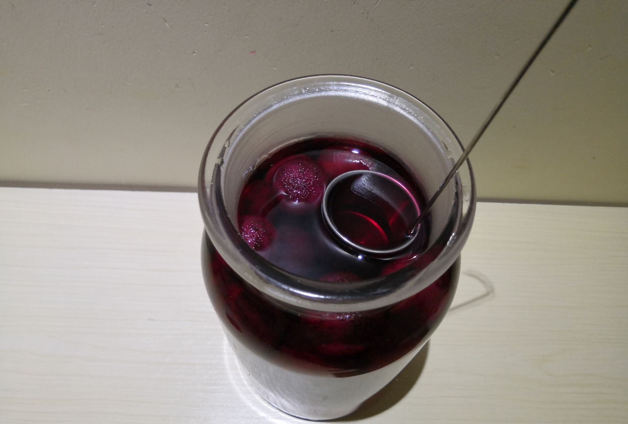 梅雨季节适合的喝的酒--自制杨梅酒