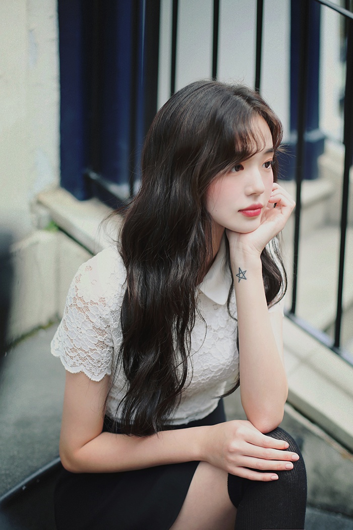 淑女风蕾丝上衣百褶裙,清纯如水