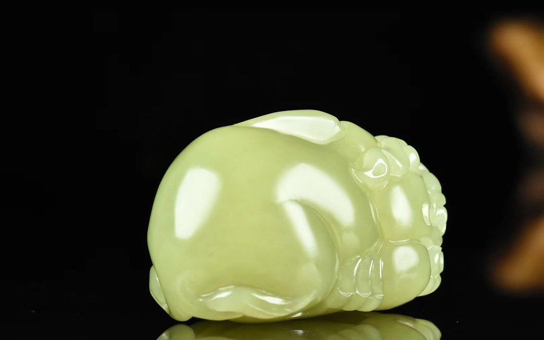 比羊脂玉还珍贵的和田玉黄玉