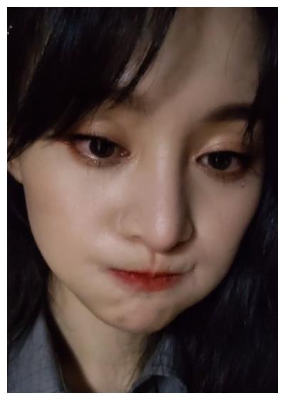 郑爽发视频委屈的哭了含泪欲言又止令人心疼懂得人自然懂