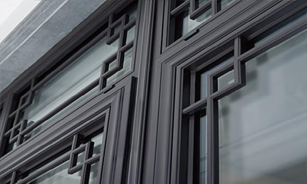 高层封阳台如何选门窗？
