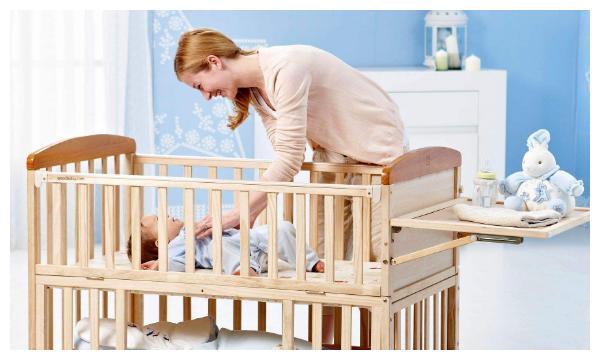 宝宝翻身跌下险些丧命照顾孩子不比上班轻松父母万万不可疏忽