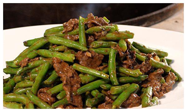 四季豆炒牛肉软嫩不干柴香气四溢超下饭满满的家乡味