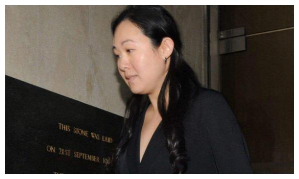 尽管香港媒体称王颖妤为"大刘最丑女友",但王颖妤并不关心刘銮雄曾经