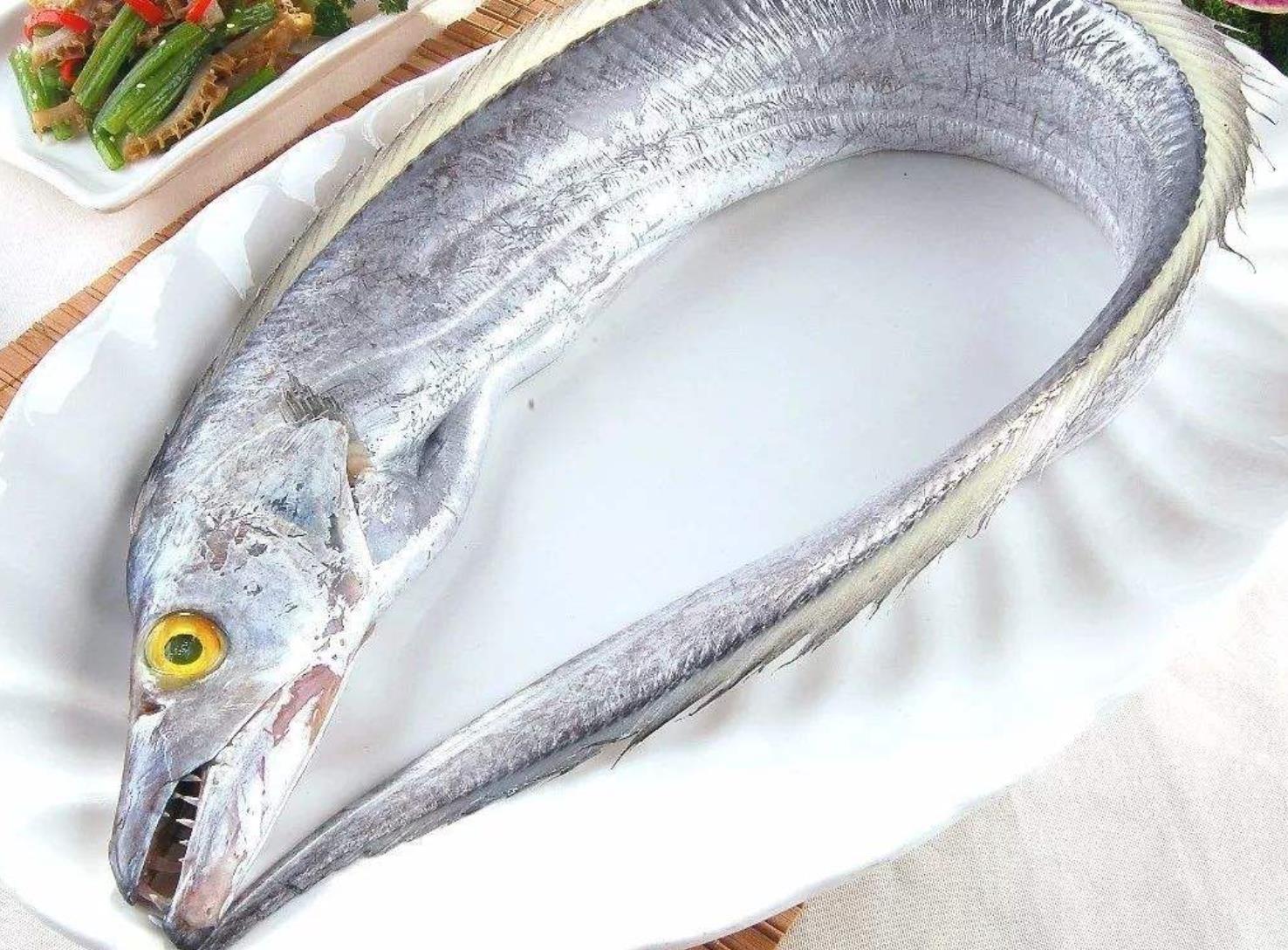买带鱼时,不管是冰鲜还是冷冻,掌握这1招,带鱼新鲜又美味