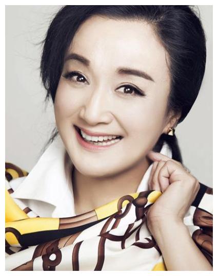 杨昆进军直播曾交不起45万物业费被告上法庭57岁无子女