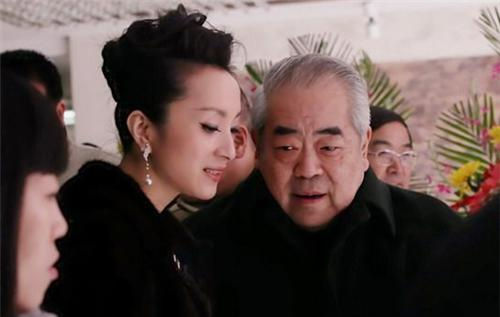 两人当时相互扶持,范曾是画家,须遵德是演员,作为艺术人员,总是能惺惺