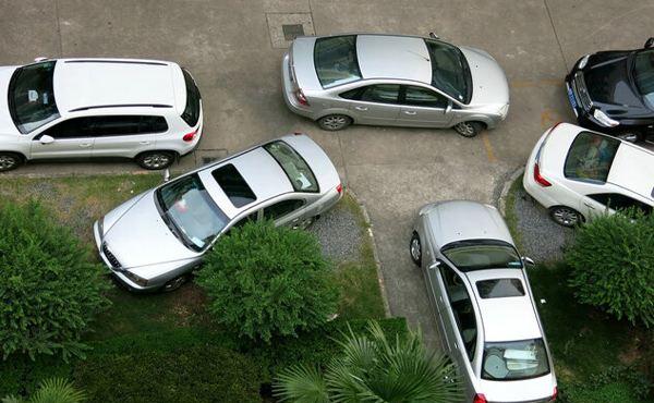 国内首个斜式停车位亮相停车数量多一倍车主看完皱起了眉