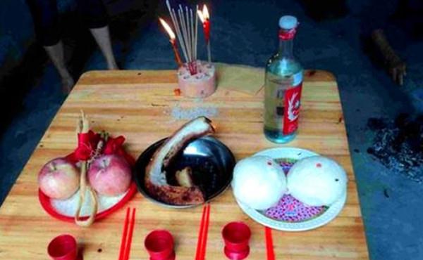 实际上,三盘菜是祭祀的一种文化.