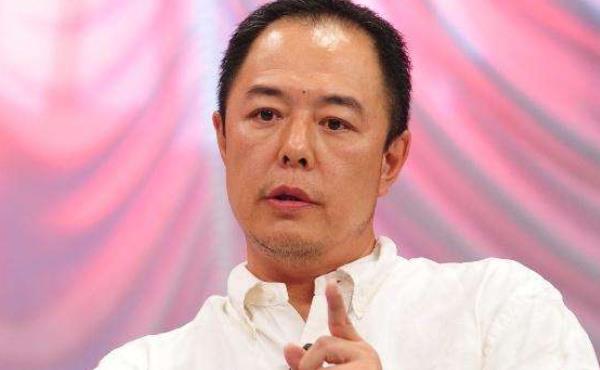 张铁林"皇帝"形象入戏太深,戏外也要当风流皇帝,晚节不保