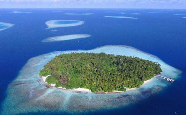 印度洋上的环形小岛 瓦宾法鲁岛 位于 马尔代夫马累北环礁 ,岛屿以