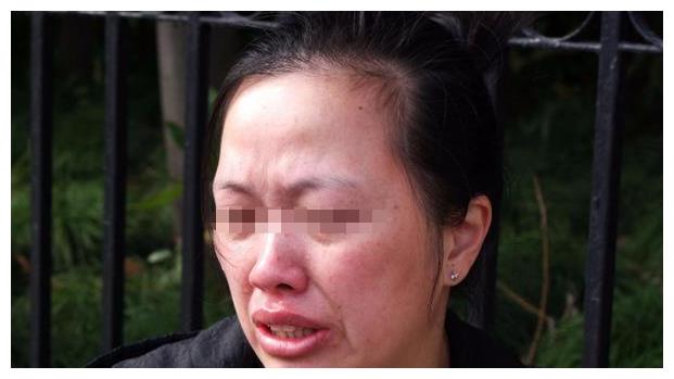 幼儿园老师帮孩子换裤子，掉出来的东西让她心酸，园长：请退学休闲区蓝鸢梦想 - Www.slyday.coM