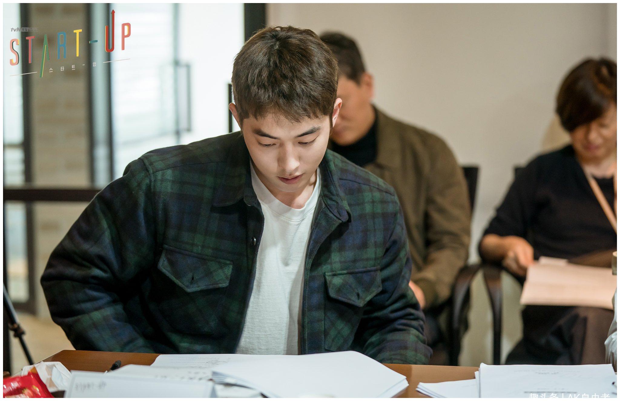 南柱赫 秀智 姜汉娜 金宣虎举行第一次《start-up》剧本朗读会