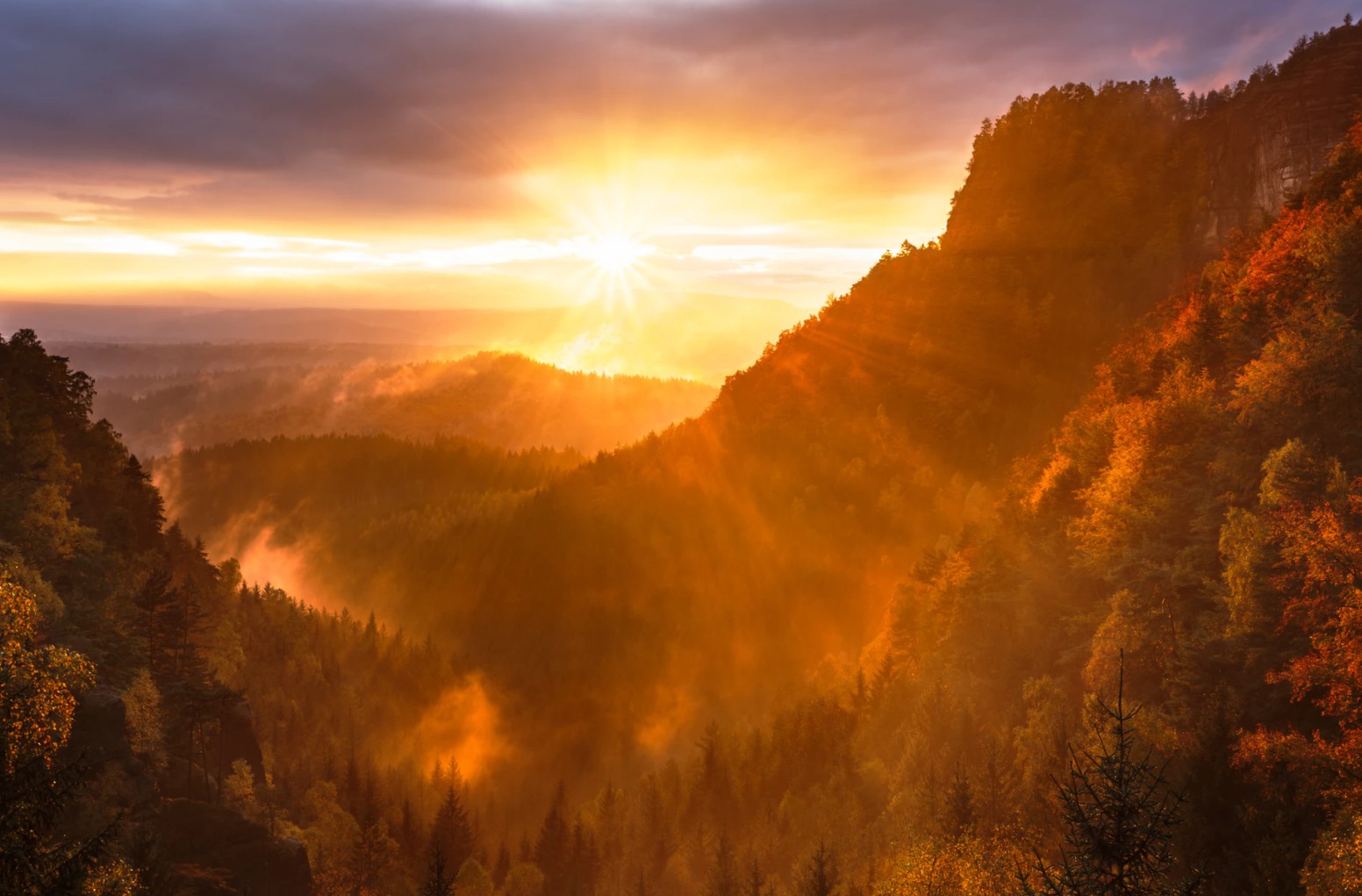 怎样拍好光芒四射的霞光