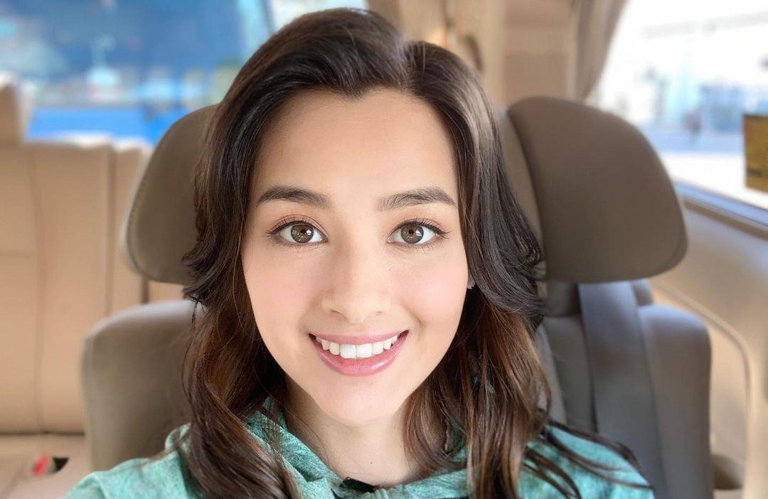 港姐冠军谢嘉怡在家千日好晒父母合照笑容满分