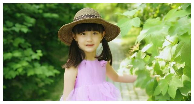 赵薇"女儿"成为大姑娘,年仅12岁就成时尚达人,这基因真强大|纪姿含