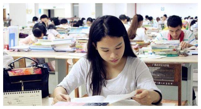 儿子上了大学才知道，妈妈从小到大一直在骗他，老师说的才是对的休闲区蓝鸢梦想 - Www.slyday.coM