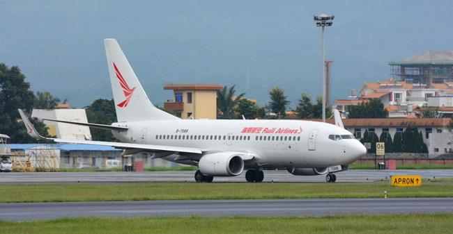 瑞丽航空:乘客父亲突然离世 飞机紧急滑回让其下机