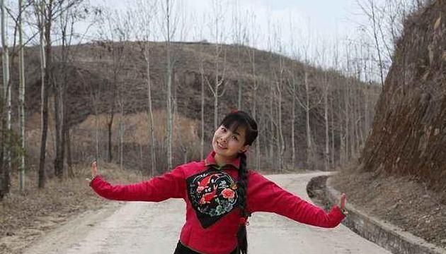 王二妮星光大道一举成名弃名利回农村坦言做母亲不容易