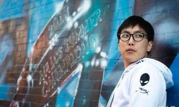 英雄联盟:crown皇冠哥宣布退役,s7冠军中单终也落幕