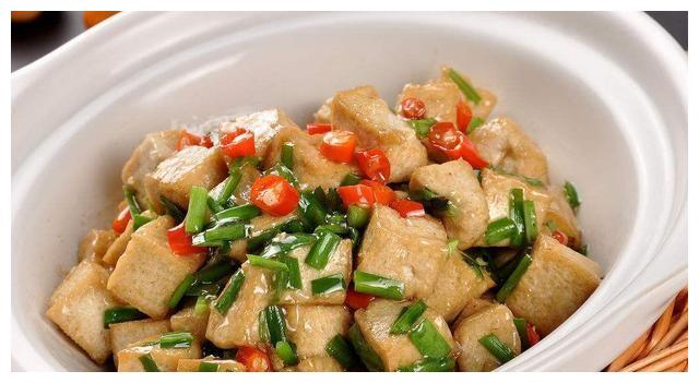 小葱烧豆腐,腐竹焖牛腩,干锅香辣猪蹄,腐竹炒芹菜木耳的做法