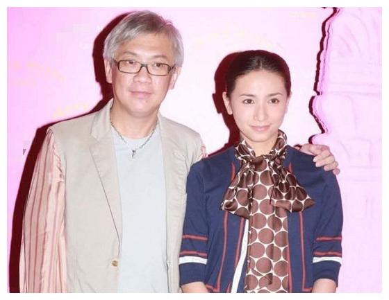 在和胡家骅交往7年后,吴婉芳决定和他结婚,全面隐退息影,和老公育有2