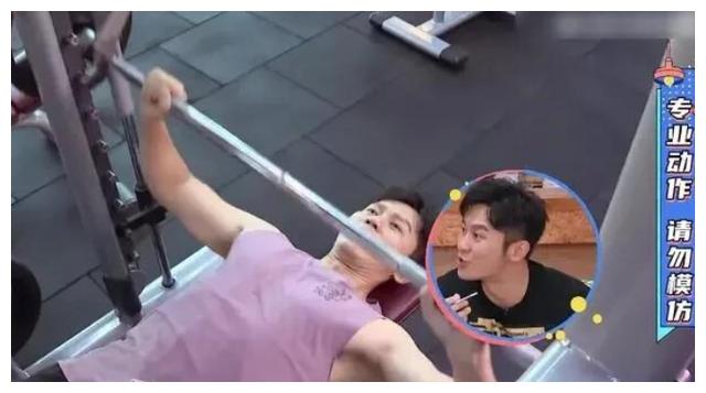 肌肉男出现在镜头的那一刻李晨身材犹如小鸡仔直言太壮了