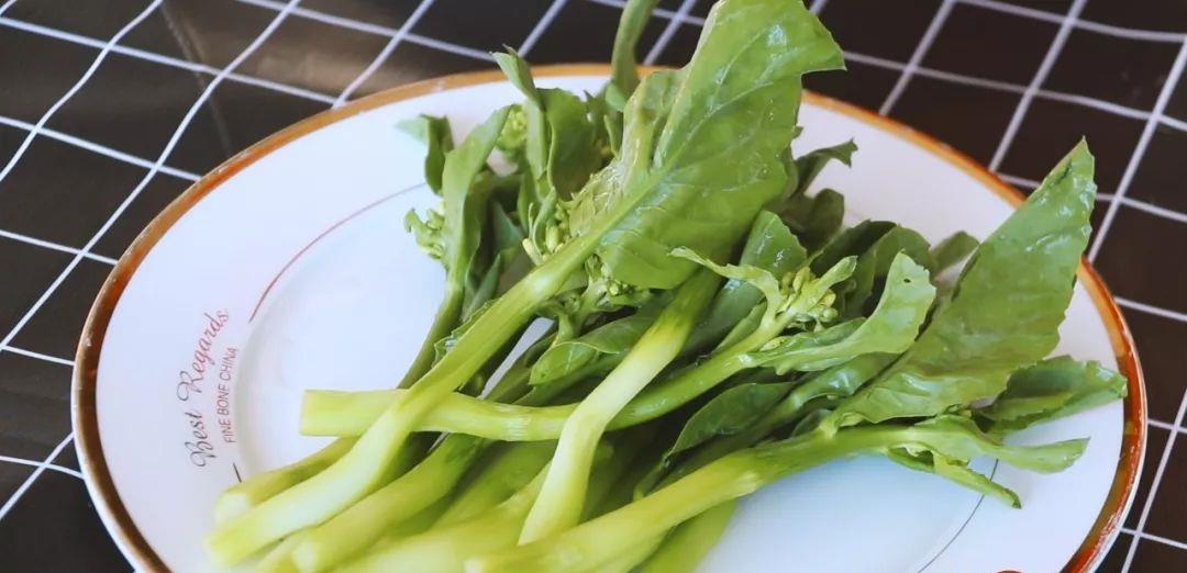 大鱼大肉吃腻了？厨师长教你一道高颜值爽口时蔬~休闲区蓝鸢梦想 - Www.slyday.coM