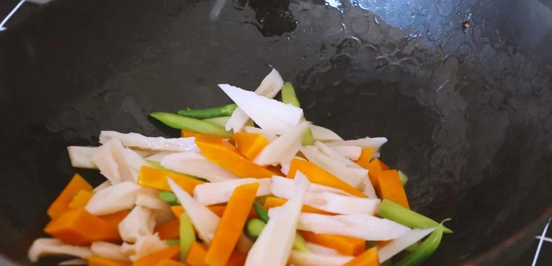 大鱼大肉吃腻了？厨师长教你一道高颜值爽口时蔬~休闲区蓝鸢梦想 - Www.slyday.coM