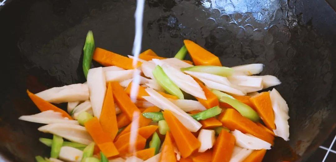 大鱼大肉吃腻了？厨师长教你一道高颜值爽口时蔬~休闲区蓝鸢梦想 - Www.slyday.coM