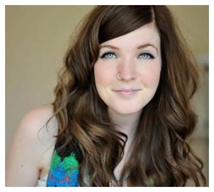 《monsters》的主打歌,演唱者是英国歌手katie sky