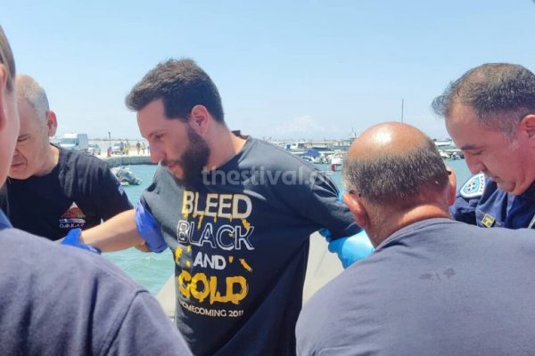 游客在希腊派对玩嗨跳海被浪卷走，一人抱球漂流19小时后获救休闲区蓝鸢梦想 - Www.slyday.coM