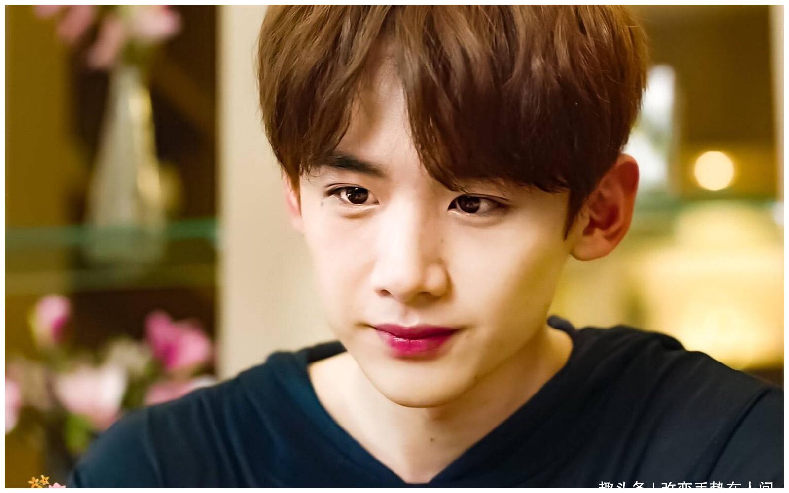 白敬亭本人"佛系"的性格,在娱乐圈中好友很多,未来可期.