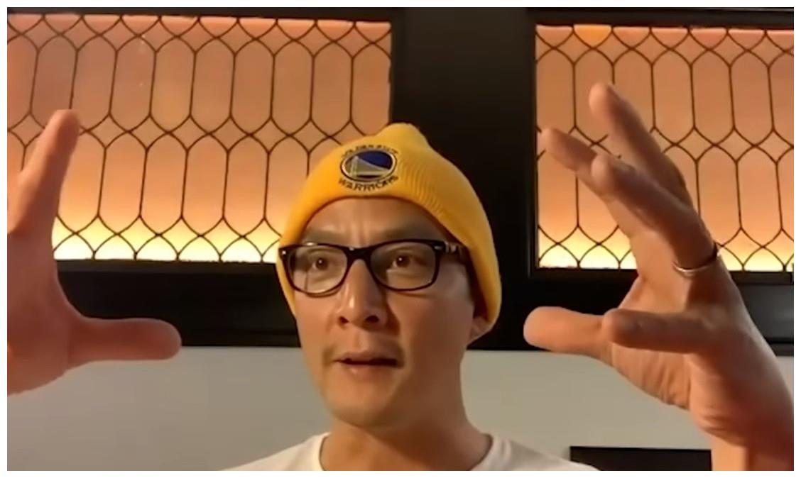 45岁吴彦祖素颜接受采访,首度吐露留美发展原因:为下一代做准备