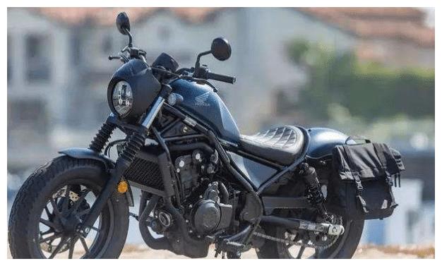 卖718万的本田叛逆者cm500来了网友给我个不买小火神的理由