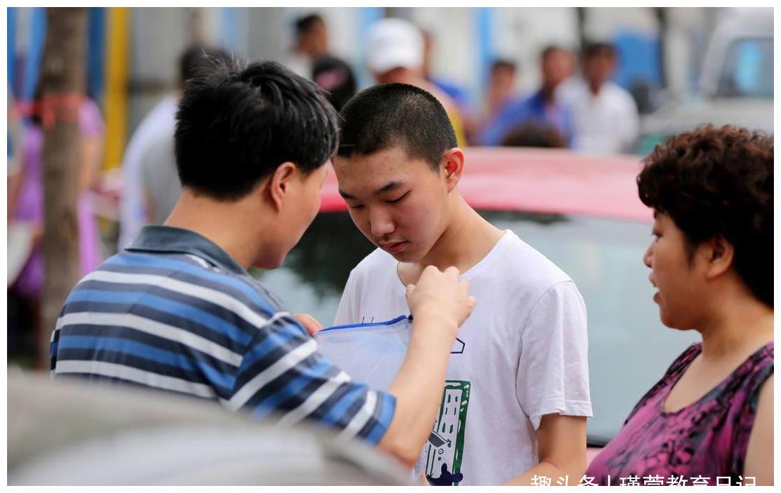 黑龙江一高校查寝视频引关注，毕业生举报老师索贿，校方给出回应休闲区蓝鸢梦想 - Www.slyday.coM