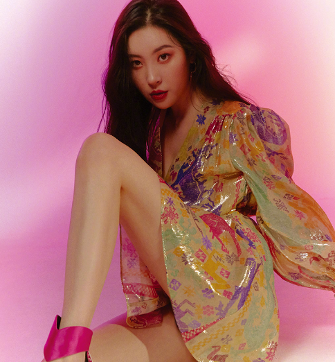 宣美夏日风情脚踩高跟鞋秀出美腿