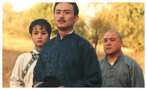 1990年,邢岷山大三,他出演自己的首部电视剧《武生泰斗》,剧中他是男