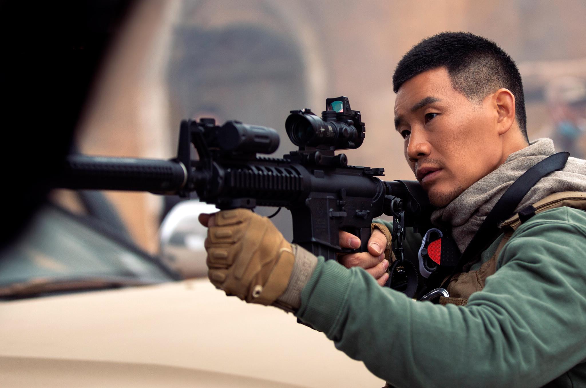 电影《猎鹰突击》即将上线 谢孟伟异国上演硬汉温情